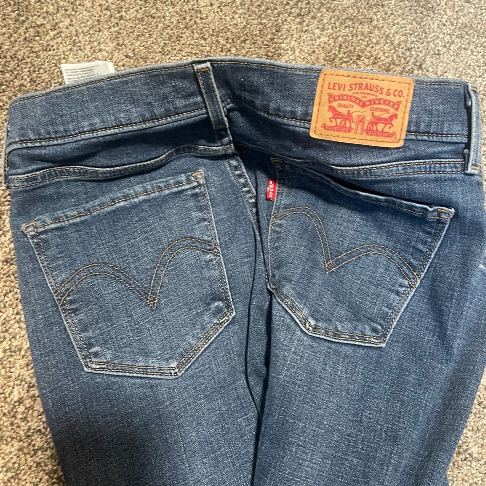 Levi’s - Picture 2 of 3